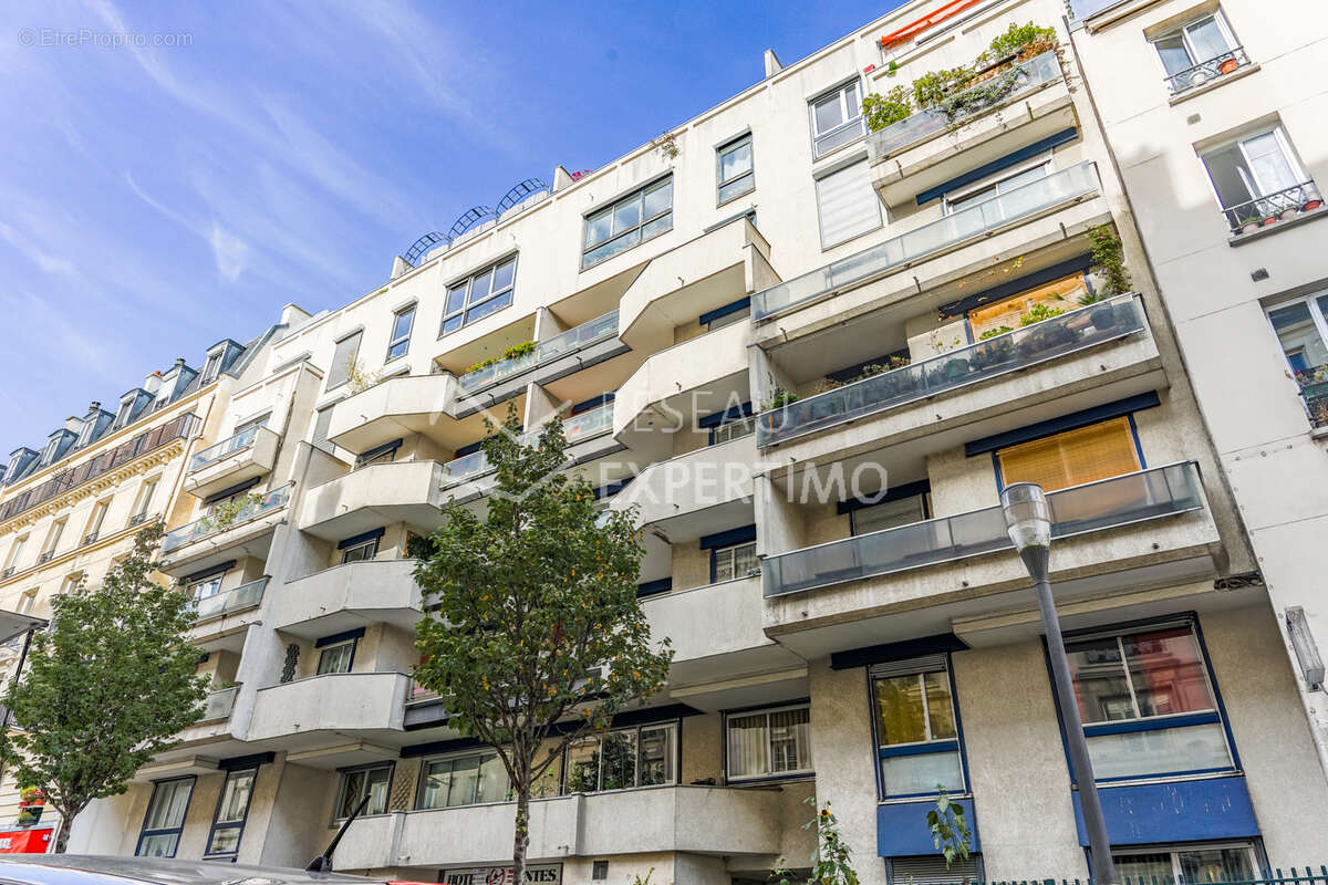 Parking à PARIS-18E