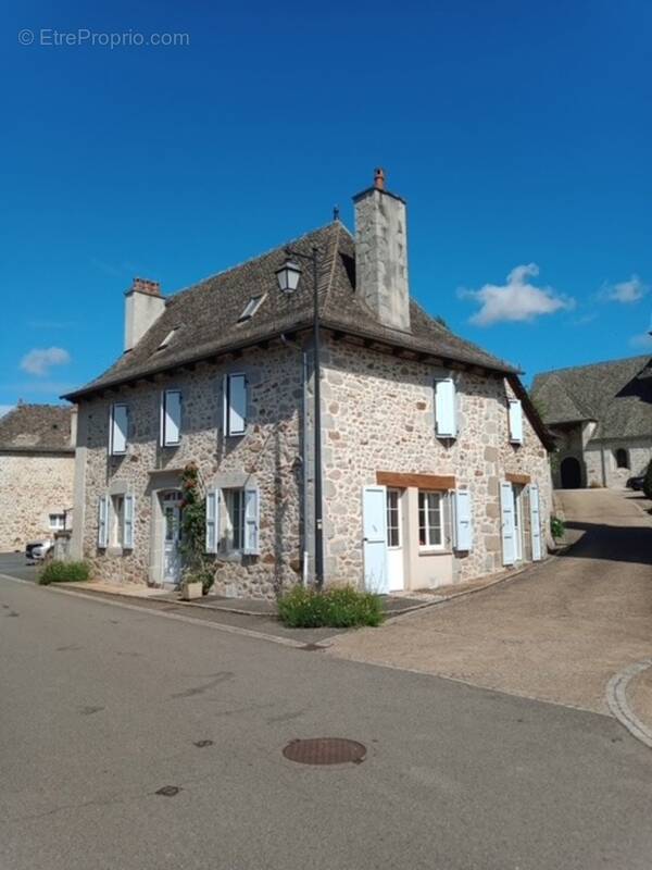 Maison à MONTSALVY