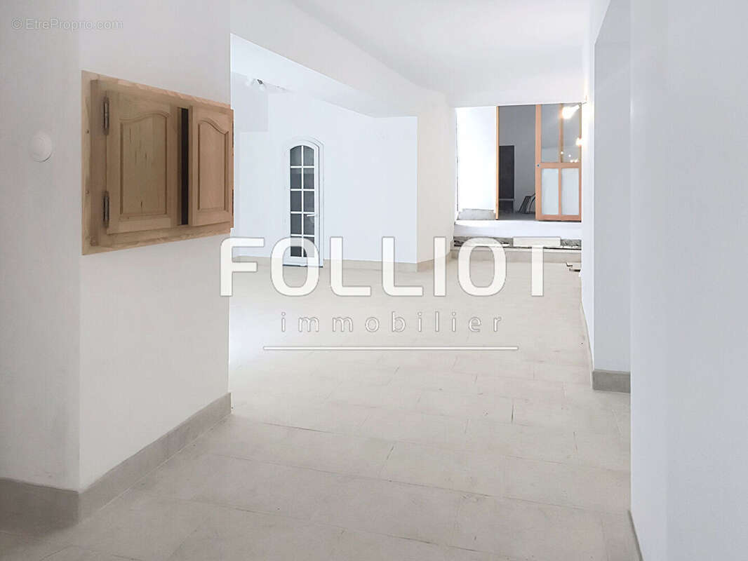 A vende Maison Opportunité rare en plein coeur du centre-ville ! - photo 3