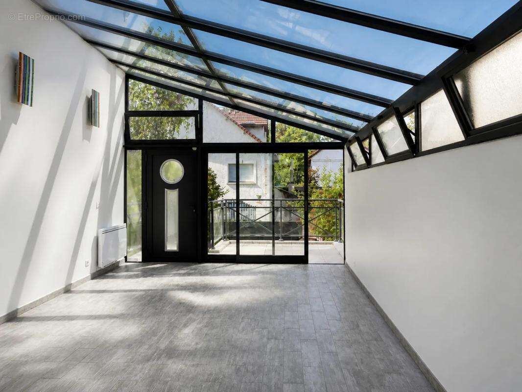 Maison d’architecte de 257m² 6 chambres piscine - à rénover - photo 3
