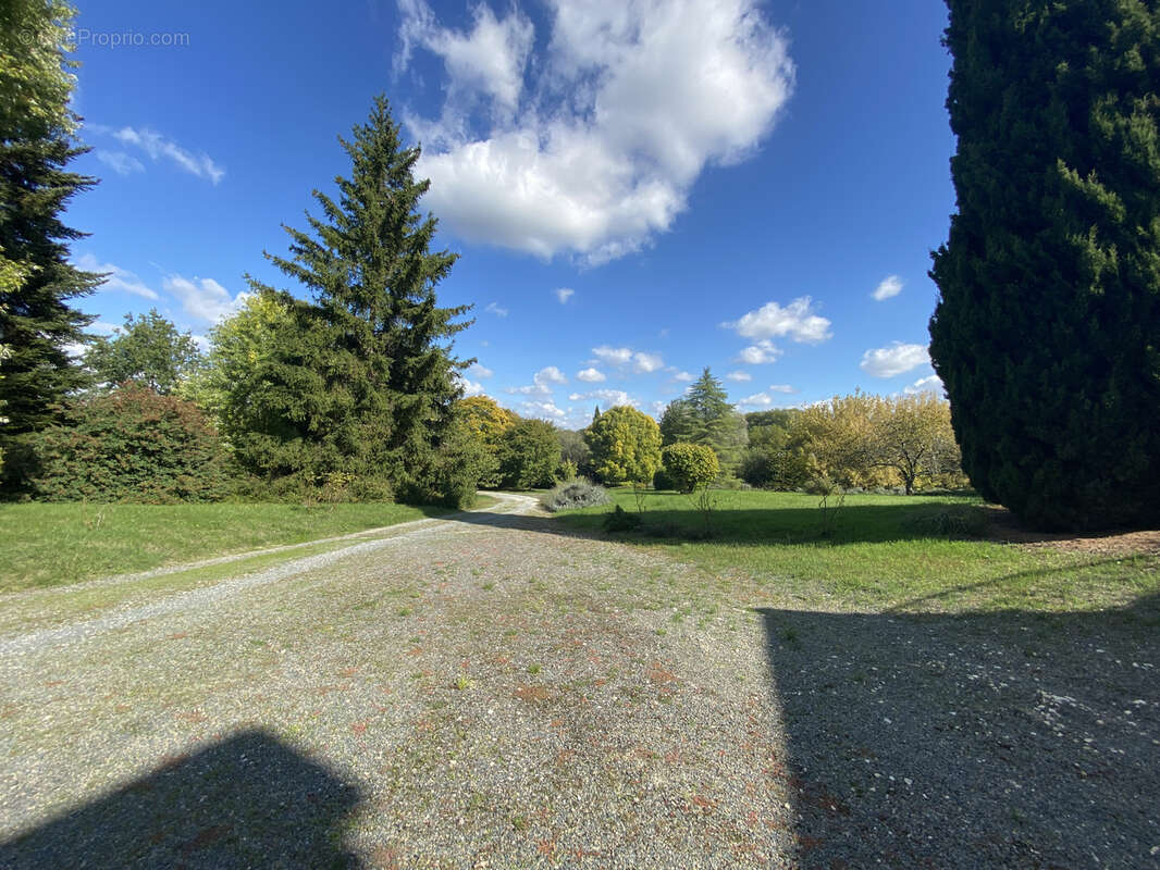 Maison à ROULLET-SAINT-ESTEPHE