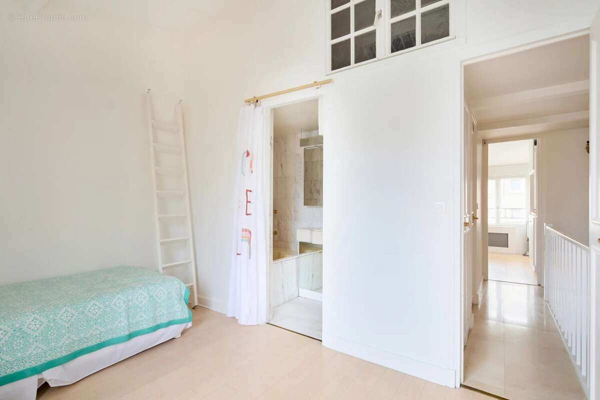 Appartement à PARIS-6E