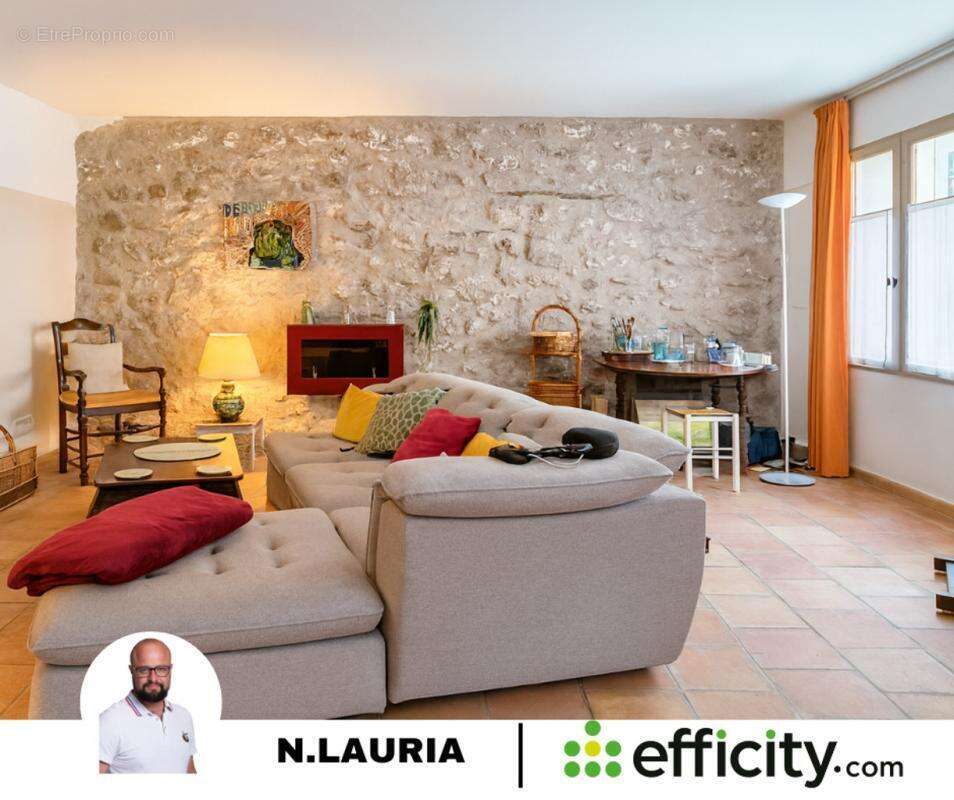 Maison à LA ROQUE-D'ANTHERON