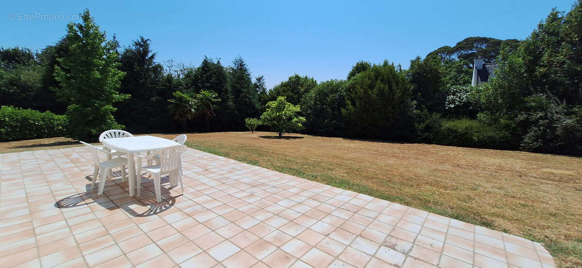 Fouesnant, Jolie maison de 4 chambres, sur un beau terrain arboré de 2000 m² ! - photo 13