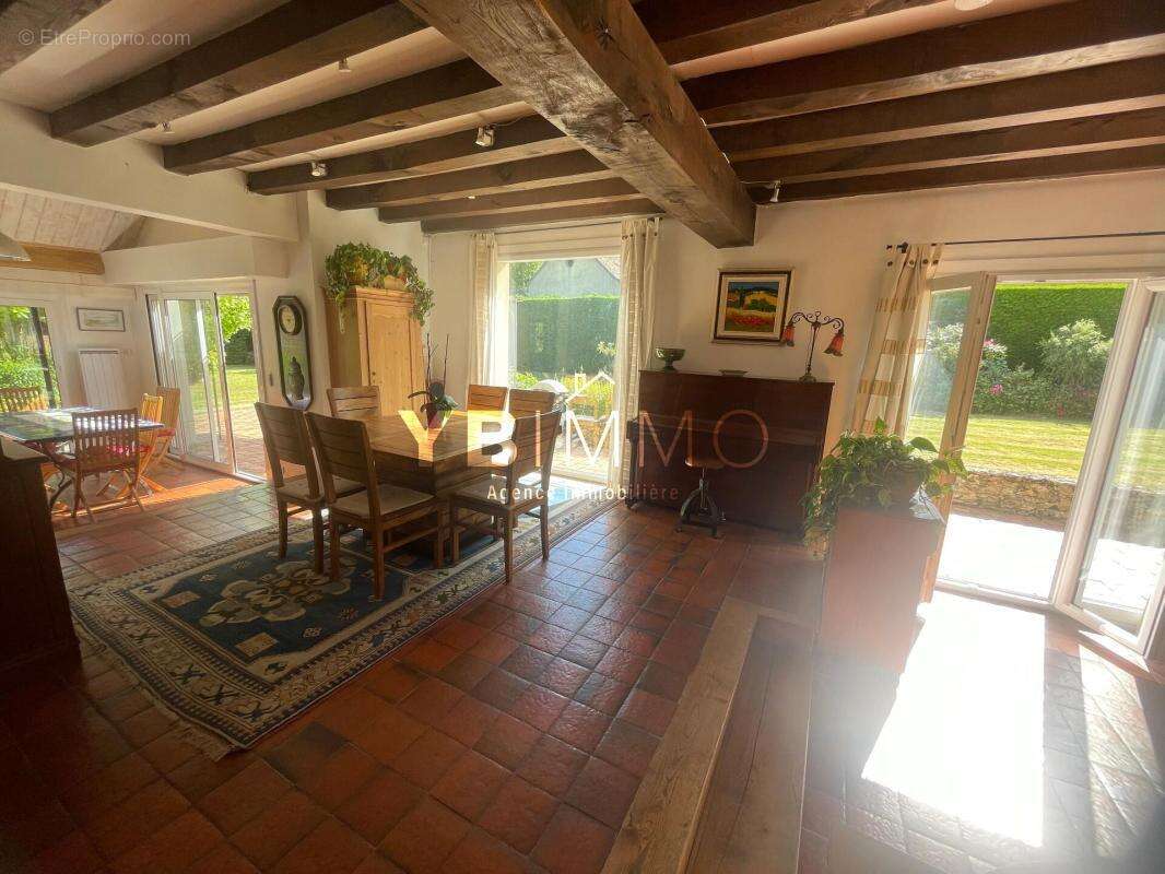 Maison à LA CELLE-LES-BORDES