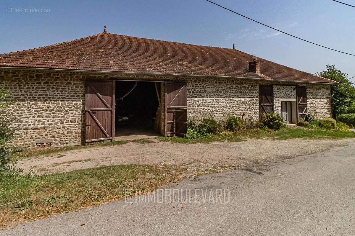 Maison à AUZANCES