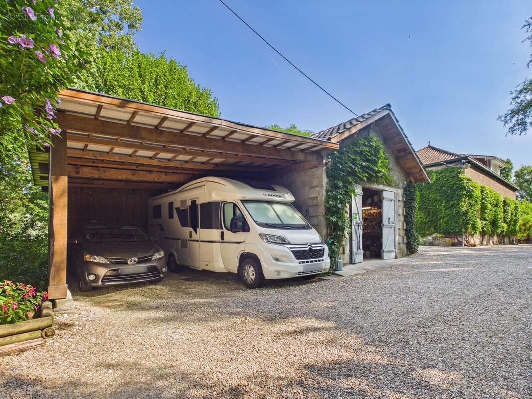 Superbe propriété en bord de rivière avec piscine à débordement et accès privé - photo 15