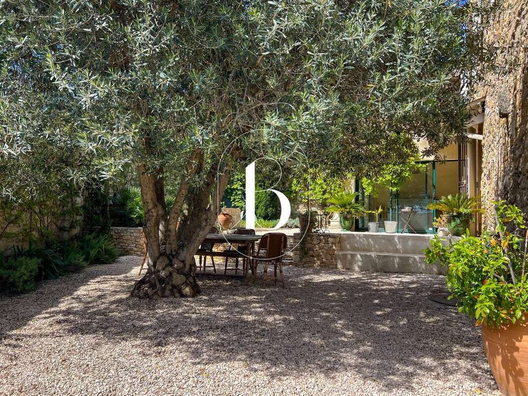 Maison à LAUDUN-L'ARDOISE