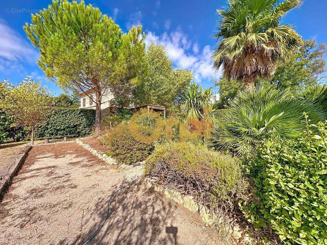 Maison à BAGNOLS-EN-FORET