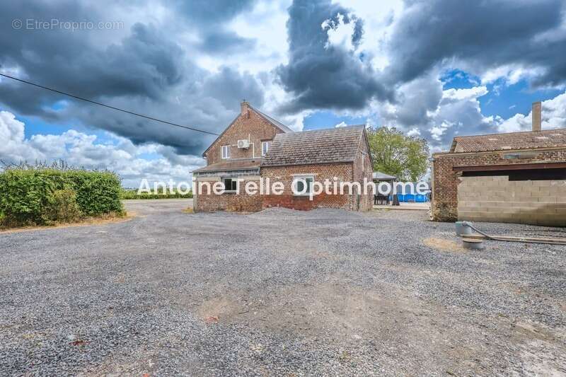 Catillon sur Sambre 59360 - Maison individuelle de 4 chambres avec garage & jardin sur 2000m² - photo 15