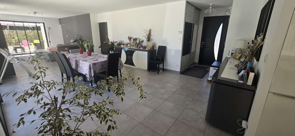 MAISON 2018 / 139 m2 / 3 ch + bureau dont une suite parentale / garage / jardin / piscine - photo 5