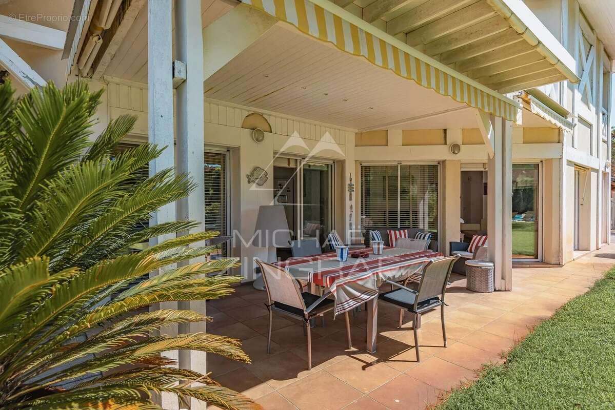 Élégante villa à quelques pas de la plage - photo 10