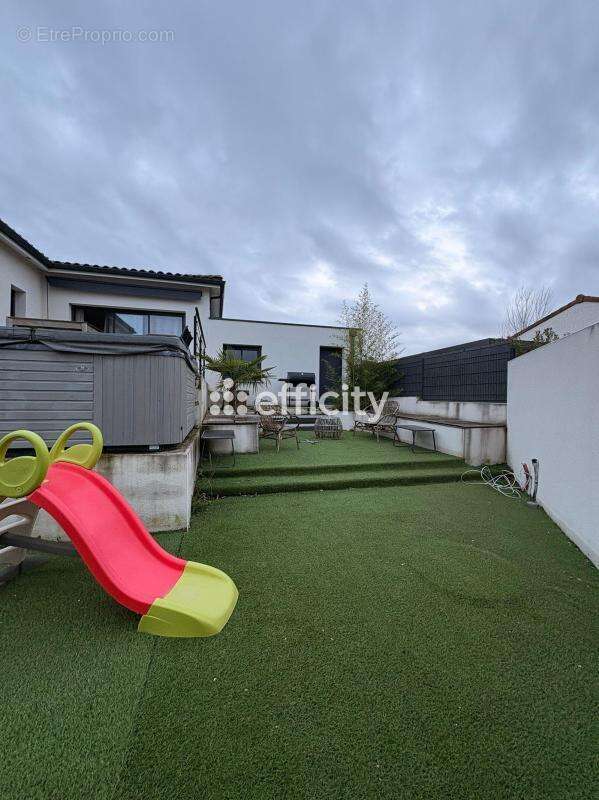 Maison à SAINTE-FOY-D'AIGREFEUILLE