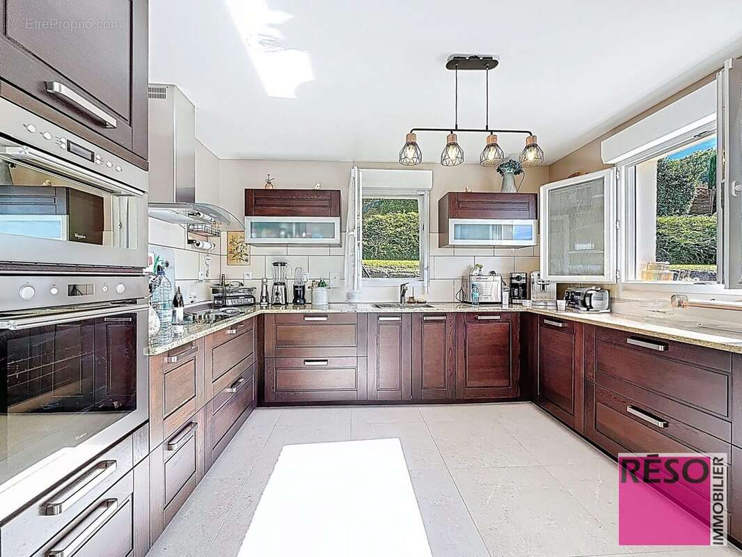 Maison à CRANVES-SALES