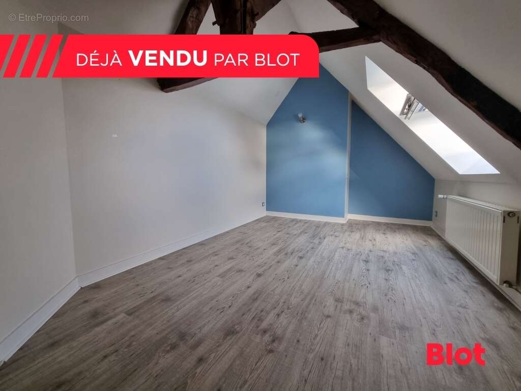 Maison à LA CHAPELLE-CHAUSSEE