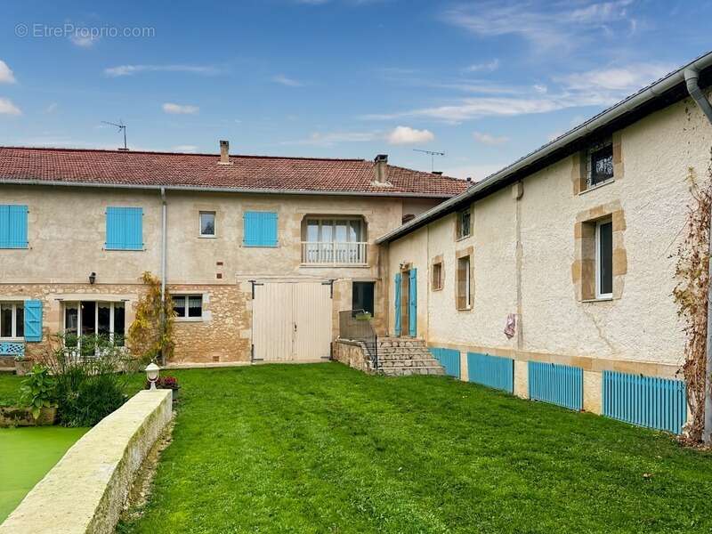 Immeuble de rapport - 580 m2 - RIGUEPEU - 4 logements avec jardin - photo 2