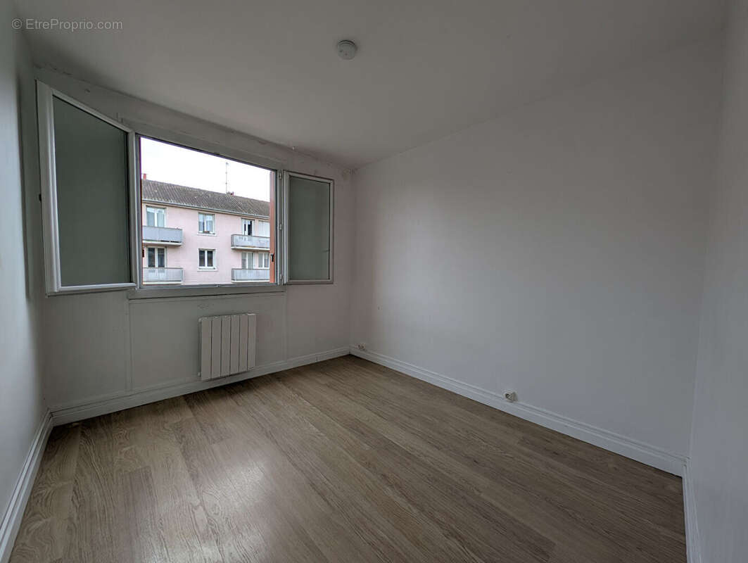 Appartement à LE MESNIL-LE-ROI