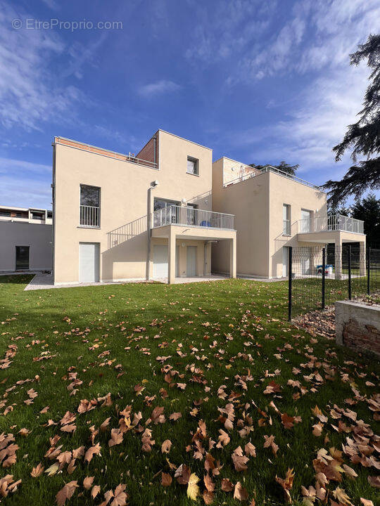 Appartement à VEAUCHE