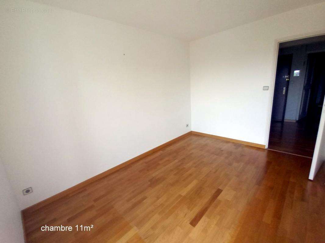 Appartement T4 lumineux de 80 m² – Plein centre-ville de Mayenne avec garage et cave - photo 8