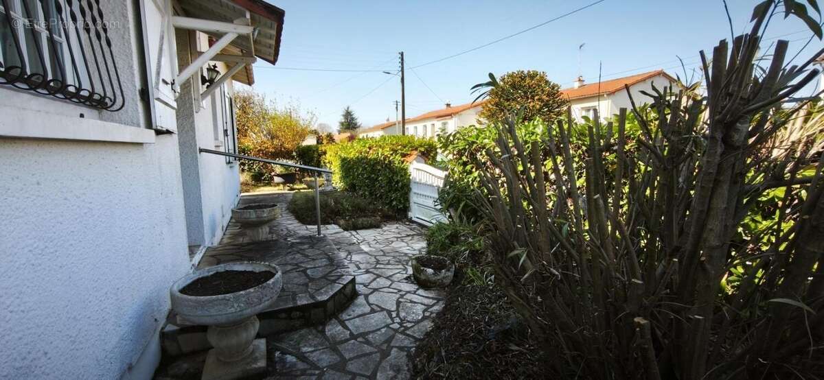 Maison à NIORT (79) - photo 5