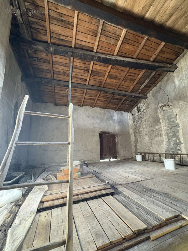 Autre à VIC-LE-COMTE