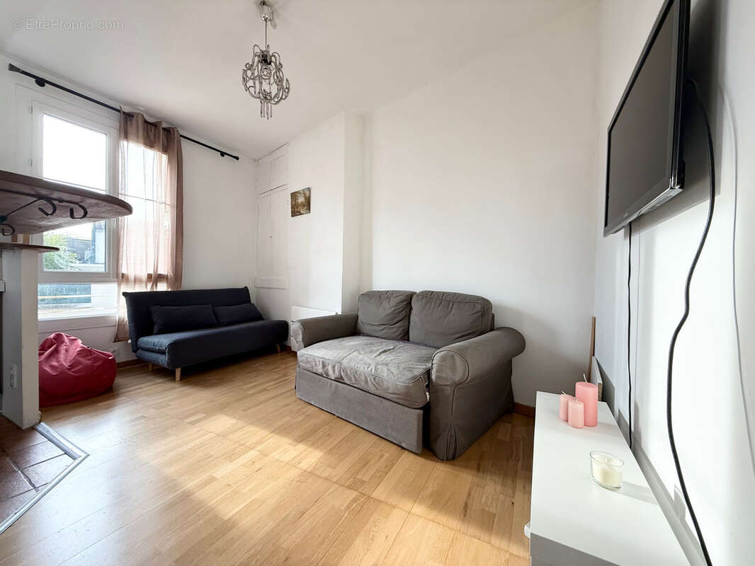 Appartement à COURBEVOIE
