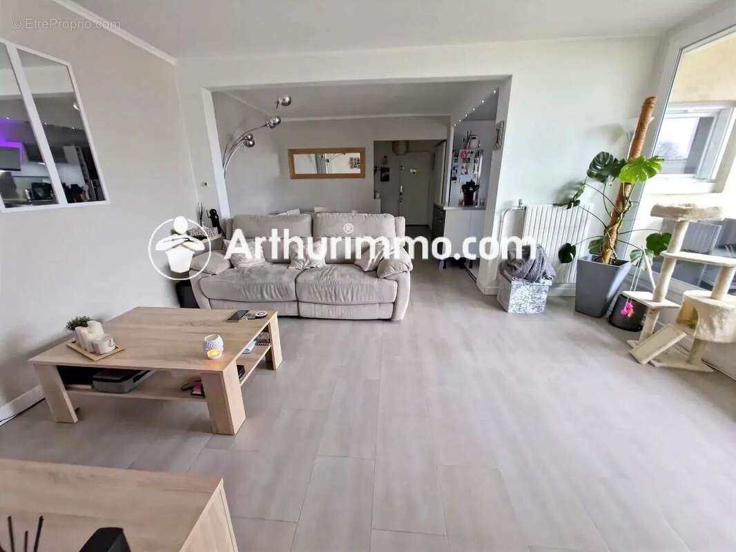Appartement à SAVIGNY-LE-TEMPLE