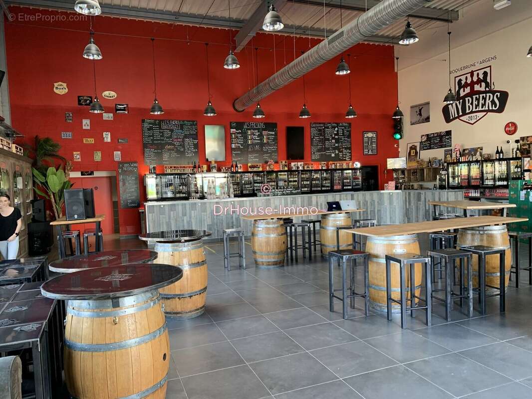 Commerce à ROQUEBRUNE-SUR-ARGENS