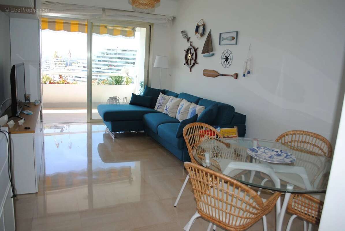 Appartement à VILLENEUVE-LOUBET