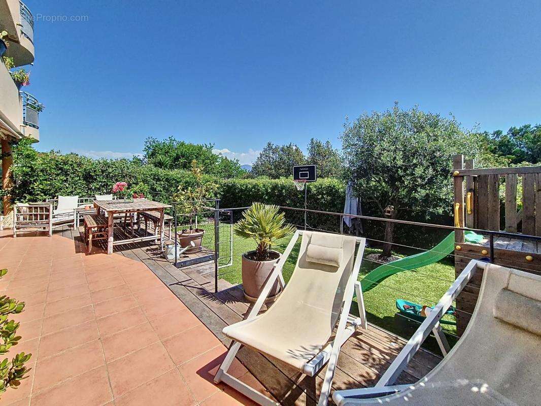 Appartement à SAINT-LAURENT-DU-VAR