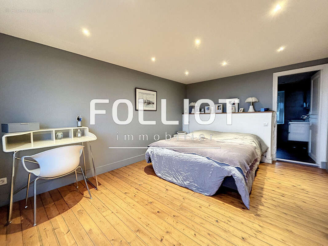 Maison à DONVILLE-LES-BAINS