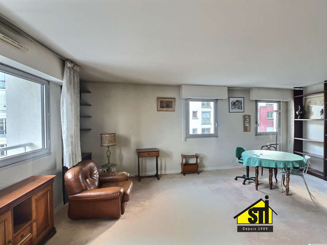 Appartement à PARIS-14E