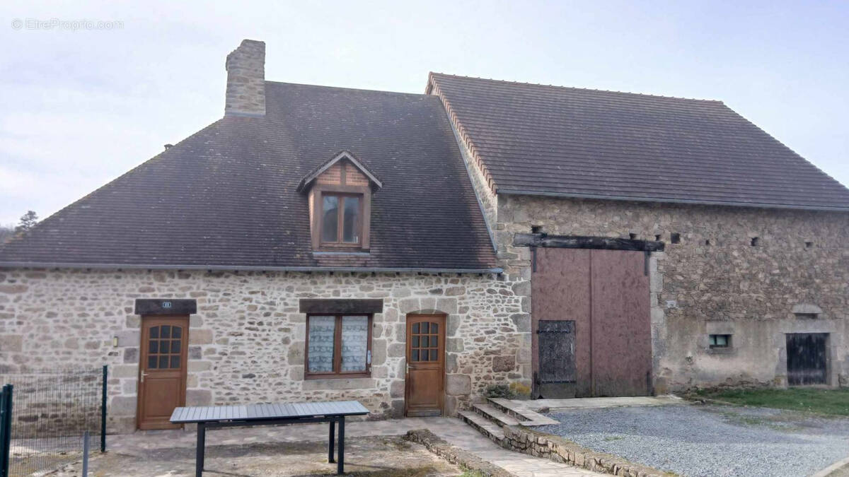 Maison à BONNAT