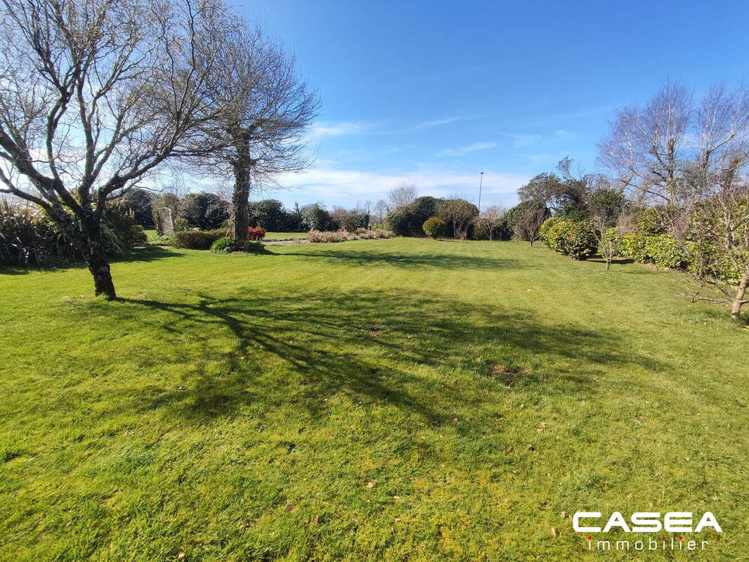 Terrain à SAINT-EVARZEC