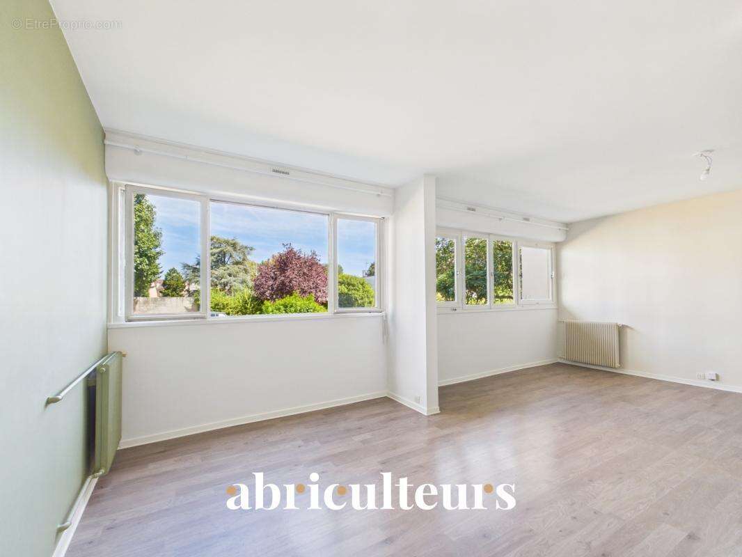 Appartement traversant avec loggia, parking et cave en vente au Plessis-Bouchard 95130 - photo 16