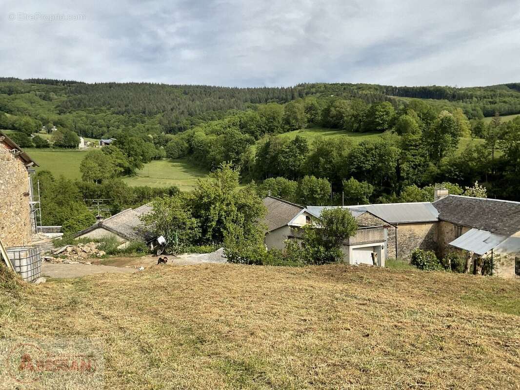 Terrain à ANGLES