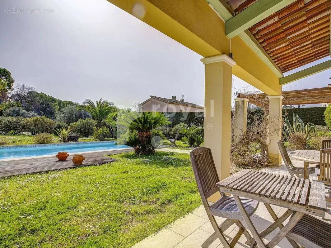 Maison à MOUGINS