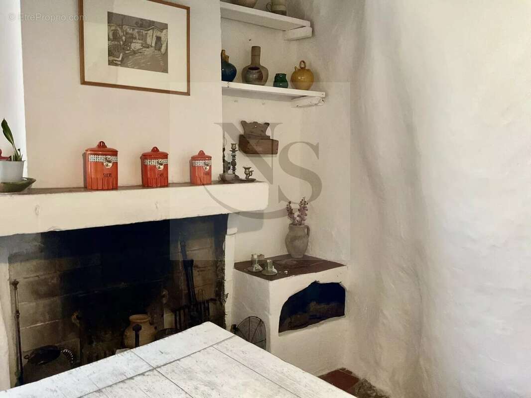 Maison à COTIGNAC