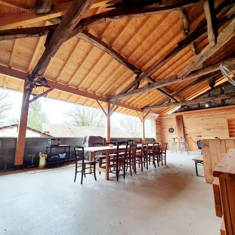 Maison à BAGE-LE-CHATEL