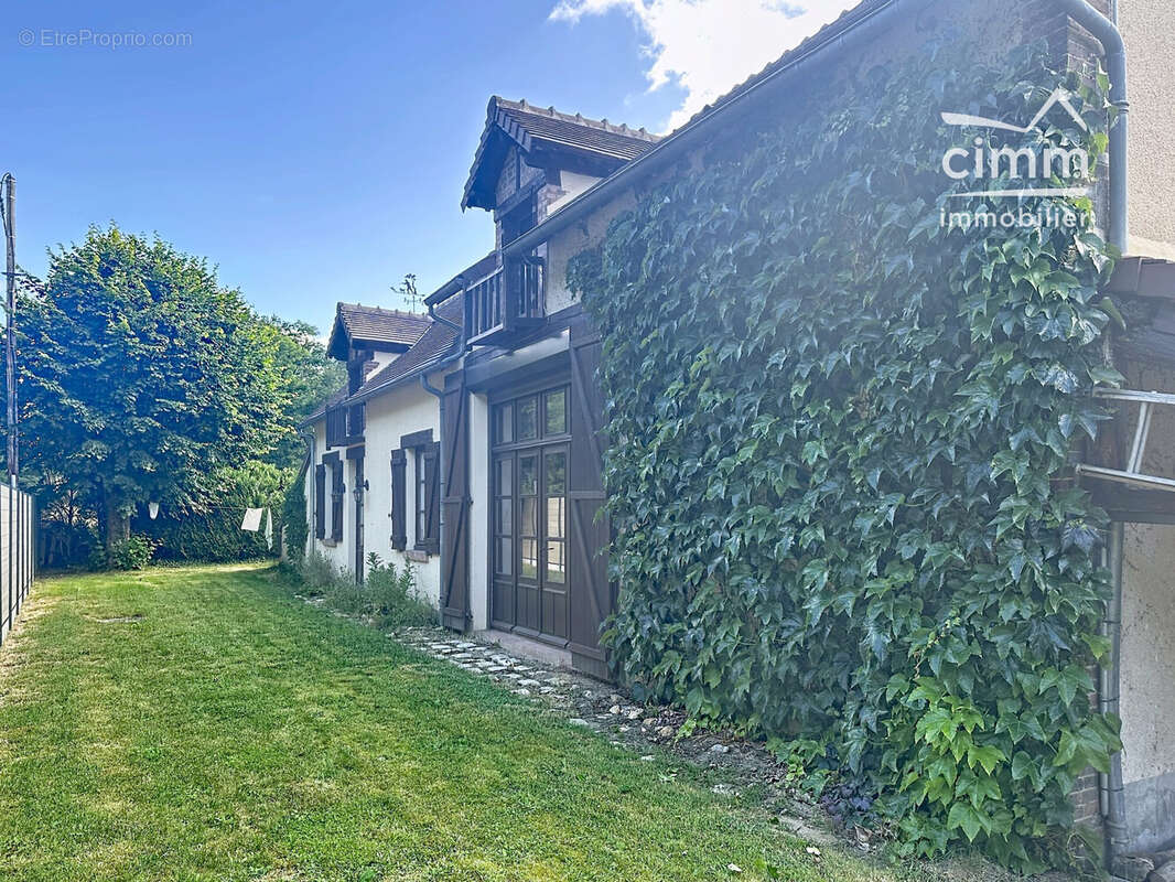 Maison 128 m² à Sainte-Genevieve-Des-Bois  - photo 5