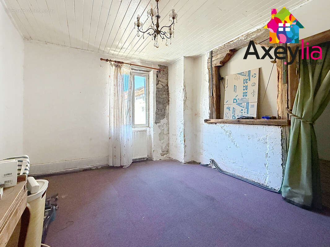 A vendre - les noës - ancienne auberge à rénover avec appartement - photo 8