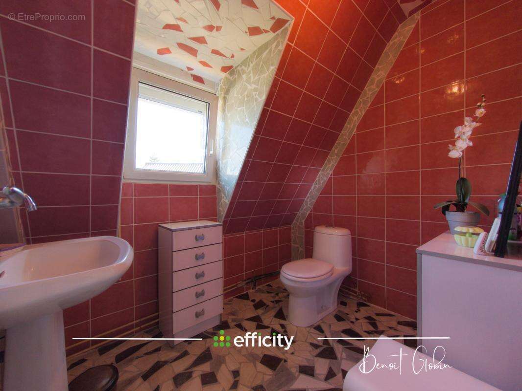 Maison 143 m² à Carhaix-Plouguer  - photo 10
