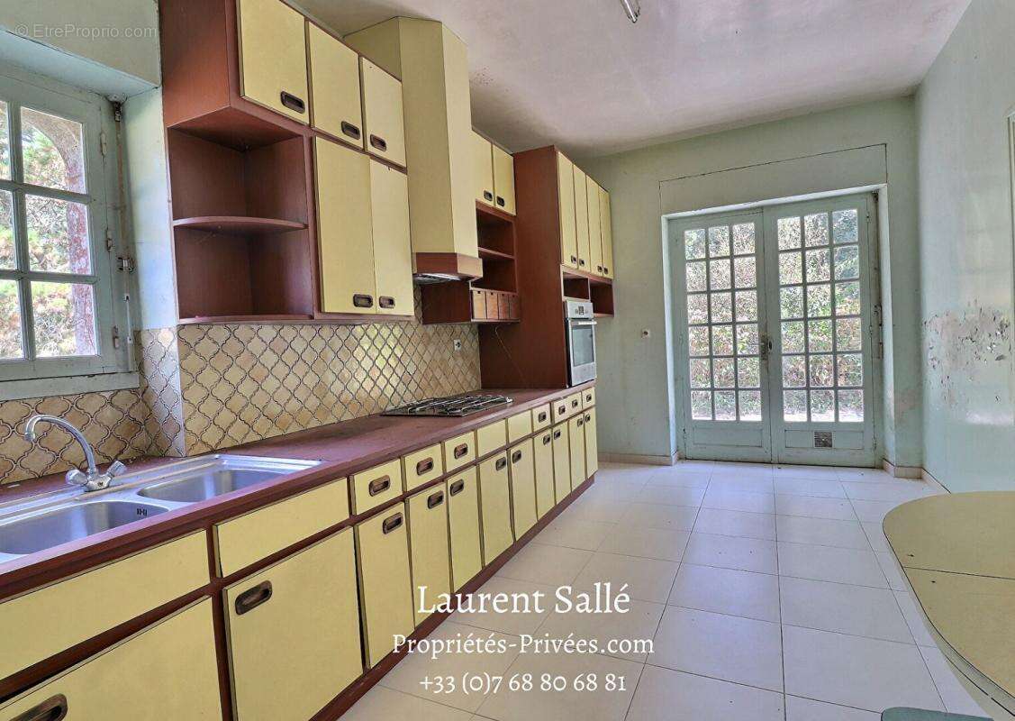 Maison de Maître de 250 m2, édifiée dans un parc boisée de plus de 4 hectares - photo 8