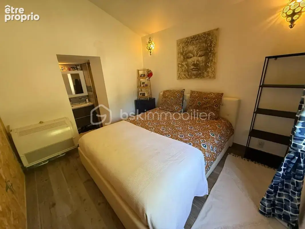 À Rocbaron (83136), superbe villa de plain-pied entièrement rénovée avec 3 chambres et grand terrain - photo 10