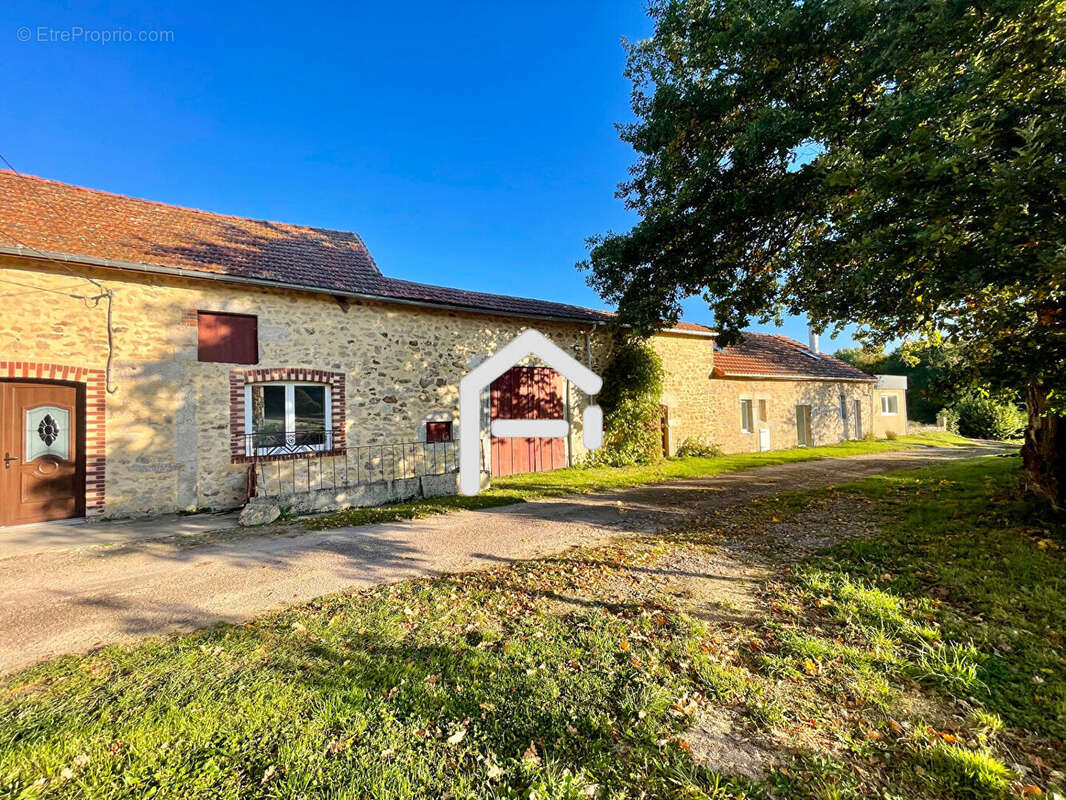 Maison à DUN-LES-PLACES