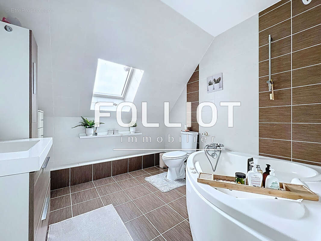 A VENDRE - Maison 8 pièces 162m2 - photo 9
