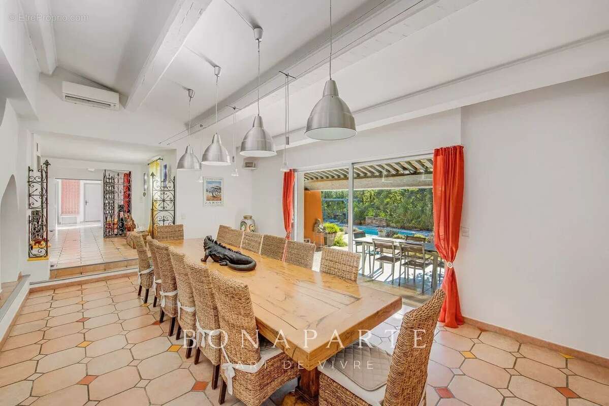 Véritable mas provençal au cœur d'une propriété de plus de 8000m² - photo 7