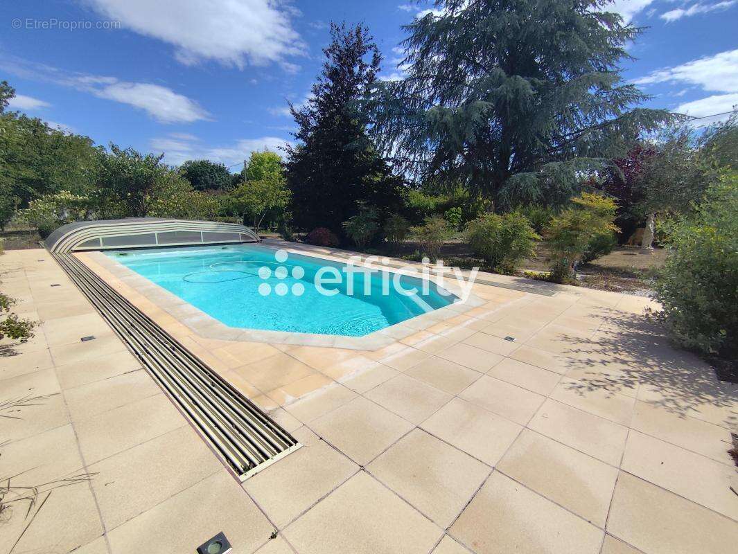 Maison 173 m² à La Vergne  - photo 4