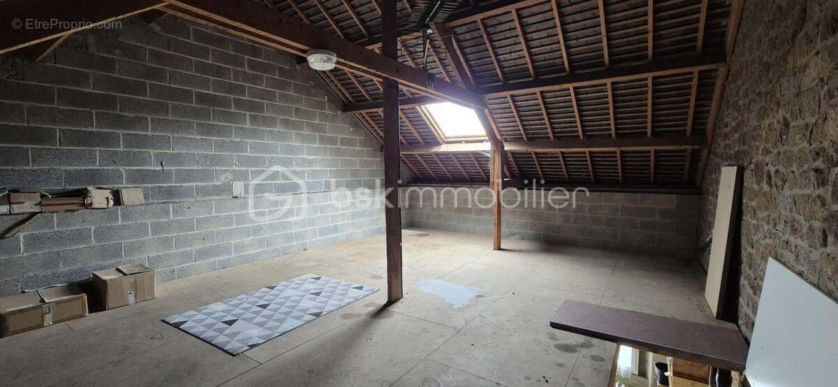 Maison familiale en pierre 161m2 avec 5 chambres, jardin arboré et vie tout à pied à Javené - photo 16