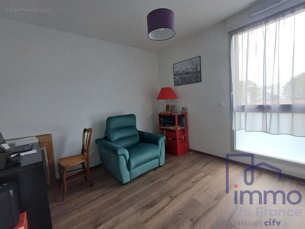 Appartement à VEAUCHE